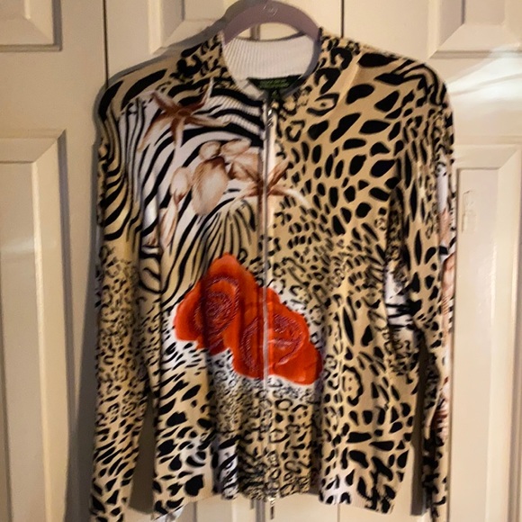 Sweaters - New animal 🦒 print cardigan size small $20.00